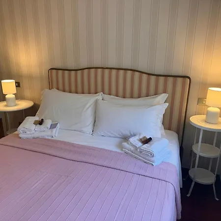 Casa Laura Centre And Apartmán *