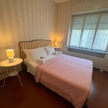 Casa Laura Centre And *